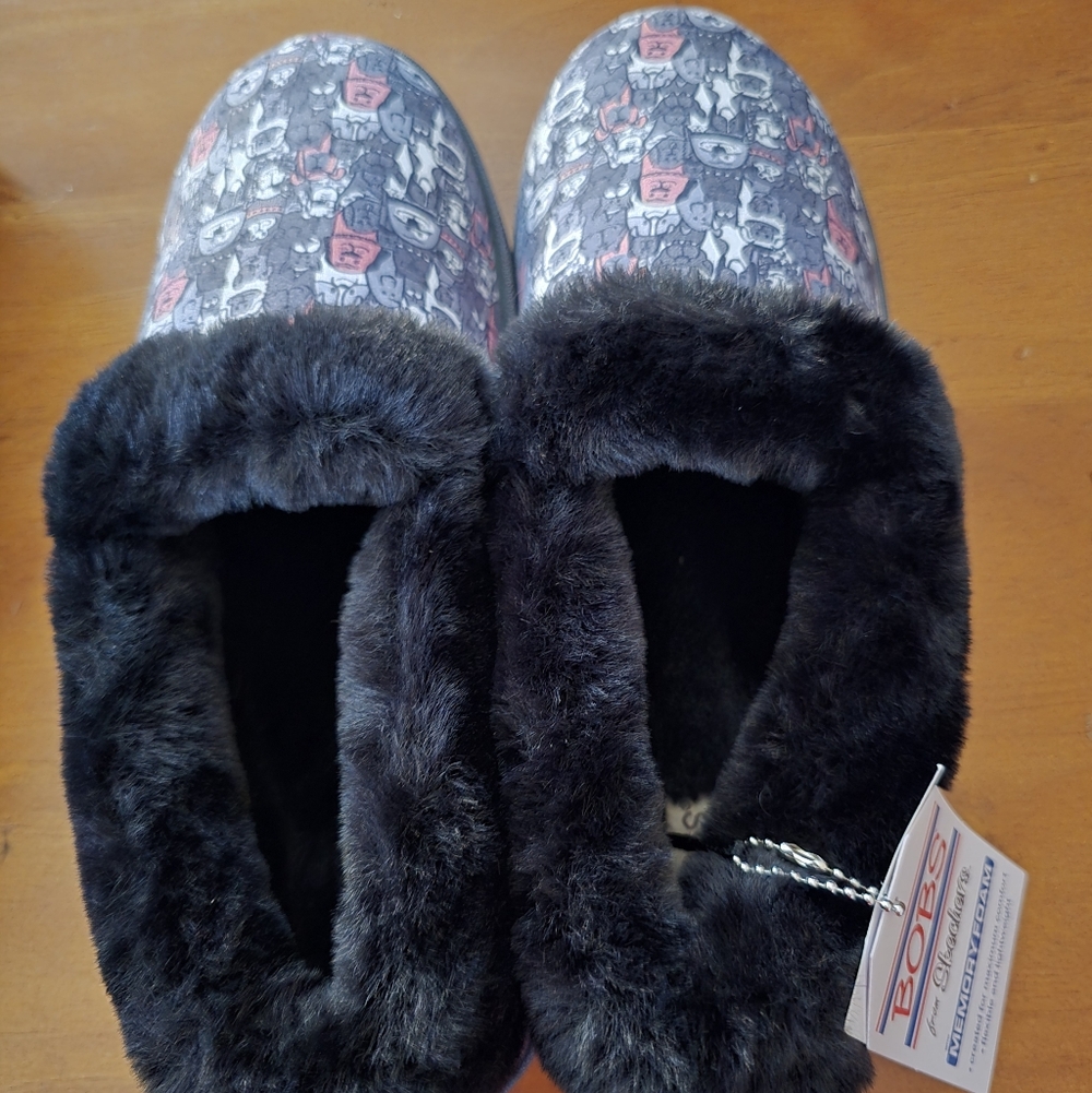 NWT Skechers Women's Patterned Black Slippers